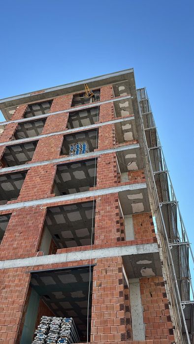 Kartal'da inşaatı süren 9 katlı konut projesi